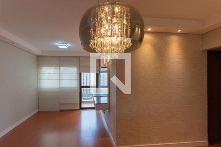 Sala de apartamento para alugar com 3 quartos, 84m² em Vila Itapura, Campinas