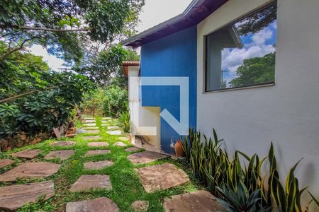 Casa de condomínio para alugar com 350m², 4 quartos e 2 vagasFachada