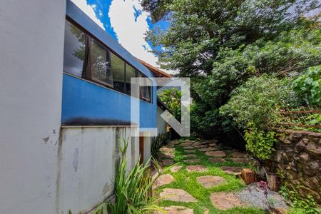 Casa de condomínio para alugar com 350m², 4 quartos e 2 vagasFachada