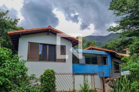 Casa de condomínio para alugar com 350m², 4 quartos e 2 vagasFachada