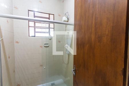 Casa à venda com 419m², 6 quartos e 3 vagasBanheiro Social da Casa dos Fundos