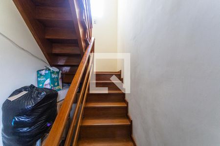 Casa à venda com 419m², 6 quartos e 3 vagasEscada de Acesso ao 2° Pavimento