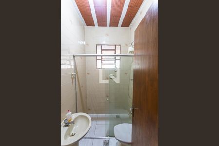 Casa à venda com 419m², 6 quartos e 3 vagasBanheiro Social da Casa dos Fundos