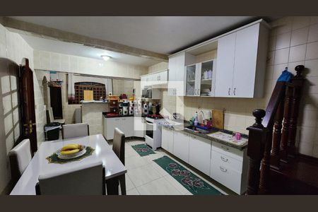 Casa à venda com 299m², 4 quartos e 3 vagas Casa à venda com 299m², 4 quartos e 3 vagasCozinha