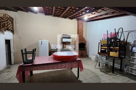 Casa à venda com 299m², 4 quartos e 3 vagas Casa à venda com 299m², 4 quartos e 3 vagasÁrea comum