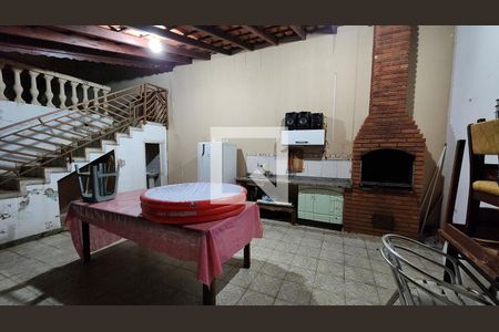 Casa à venda com 299m², 4 quartos e 3 vagas Casa à venda com 299m², 4 quartos e 3 vagasÁrea comum