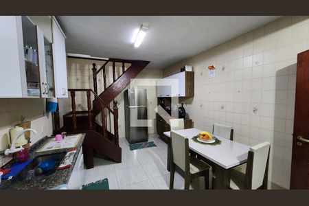 Casa à venda com 299m², 4 quartos e 3 vagas Casa à venda com 299m², 4 quartos e 3 vagasCozinha