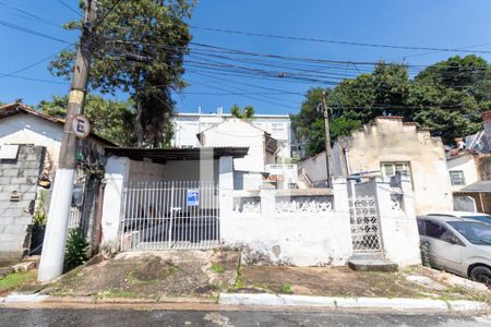 Casa à venda com 152m², 2 quartos e 1 vaga Casa à venda com 152m², 2 quartos e 1 vagaFachada