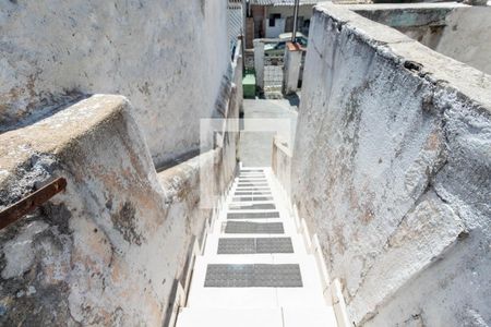 Casa à venda com 152m², 2 quartos e 1 vaga Casa à venda com 152m², 2 quartos e 1 vagaEscada