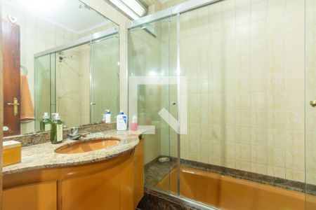 Casa à venda com 250m², 3 quartos e 3 vagasBanheiro do quarto 1