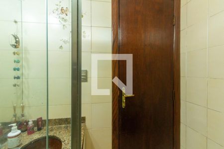 Casa à venda com 250m², 3 quartos e 3 vagasBanheiro do quarto 2