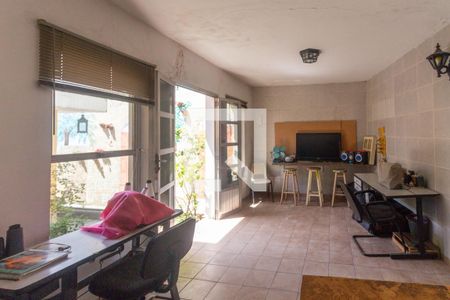 Casa à venda com 250m², 3 quartos e 3 vagasQuarto de serviço