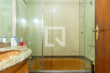 Casa à venda com 250m², 3 quartos e 3 vagasBanheiro do quarto 1