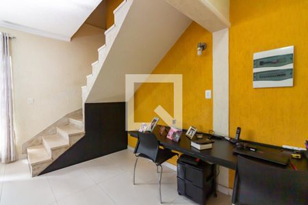 Sala  de casa à venda com 3 quartos, 150m² em Km 18, Osasco