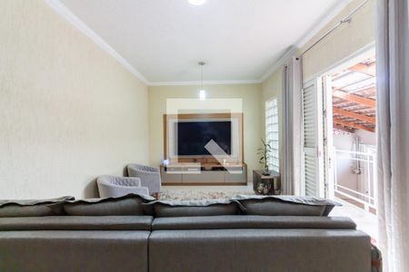 Sala  de casa à venda com 3 quartos, 150m² em Km 18, Osasco