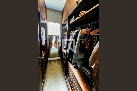 Casa à venda com 410m², 4 quartos e 4 vagas Casa à venda com 410m², 4 quartos e 4 vagasCloset da suíte 2