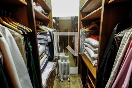 Casa à venda com 410m², 4 quartos e 4 vagas Casa à venda com 410m², 4 quartos e 4 vagasCloset da suíte 1