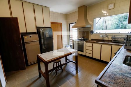 Casa à venda com 410m², 4 quartos e 4 vagas Casa à venda com 410m², 4 quartos e 4 vagasCozinha - Armários