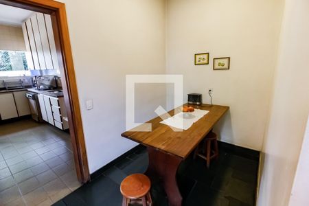 Casa à venda com 410m², 4 quartos e 4 vagas Casa à venda com 410m², 4 quartos e 4 vagasCopa
