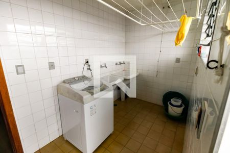 Casa à venda com 410m², 4 quartos e 4 vagas Casa à venda com 410m², 4 quartos e 4 vagasÁrea de Serviço