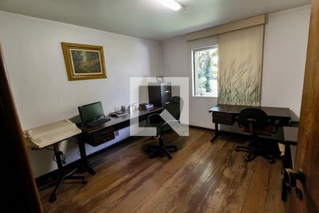 Casa à venda com 410m², 4 quartos e 4 vagas Casa à venda com 410m², 4 quartos e 4 vagasEscritório