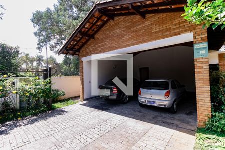 Casa à venda com 410m², 4 quartos e 4 vagas Casa à venda com 410m², 4 quartos e 4 vagasGaragem