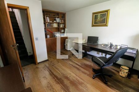 Casa à venda com 410m², 4 quartos e 4 vagas Casa à venda com 410m², 4 quartos e 4 vagasEscritório