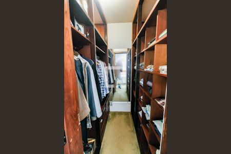 Casa à venda com 410m², 4 quartos e 4 vagas Casa à venda com 410m², 4 quartos e 4 vagasCloset do quarto 1