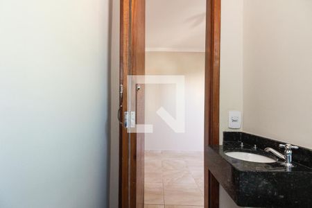 Casa de condomínio para alugar com 60m², 2 quartos e 2 vagas Casa de condomínio para alugar com 60m², 2 quartos e 2 vagasBanheiro Suíte 2
