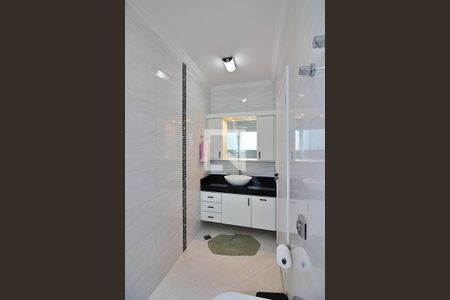 Casa à venda com 300m², 3 quartos e 4 vagasSuíte 2 Banheiro