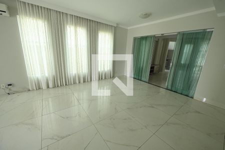 Sala de casa de condomínio para alugar com 5 quartos, 340m² em Alphaville Araguaia, Goiânia