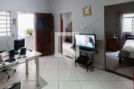 Casa à venda com 205m², 4 quartos e 2 vagasCasa 2 - Sala 