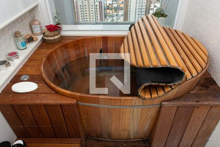 Apartamento à venda com 210m², 2 quartos e 4 vagasBanheiro da Suíte 2 - Ofurô