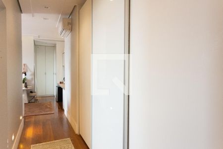 Apartamento à venda com 210m², 2 quartos e 4 vagasCorredor