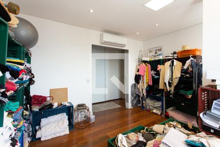 Apartamento à venda com 210m², 2 quartos e 4 vagasCloset da Suíte 1