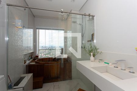 Apartamento à venda com 210m², 2 quartos e 4 vagasBanheiro da Suíte 2