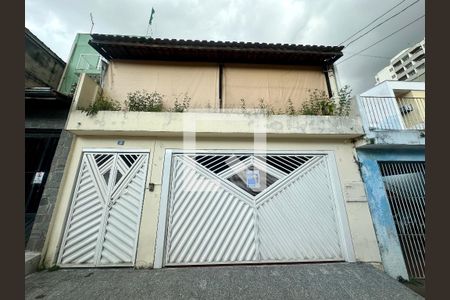 Casa para alugar com 162m², 3 quartos e 2 vagas Casa para alugar com 162m², 3 quartos e 2 vagasFachada