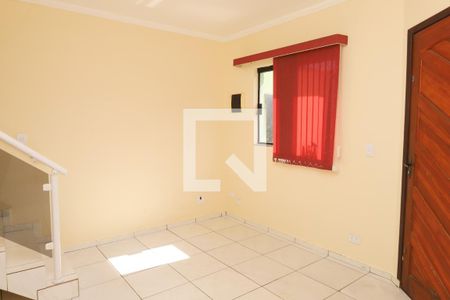 Sala de casa para alugar com 2 quartos, 80m² em Vila Doutor Eiras, São Paulo