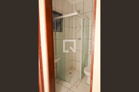 Casa para alugar com 80m², 2 quartos e 2 vagasBanheiro piso superior