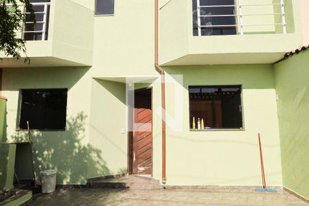 Casa para alugar com 80m², 2 quartos e 2 vagasFachada