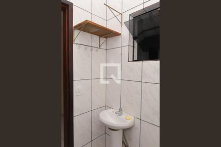 Casa para alugar com 80m², 2 quartos e 2 vagasBanheiro da sala