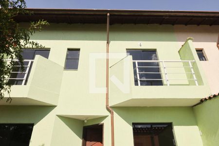 Casa para alugar com 80m², 2 quartos e 2 vagasFachada