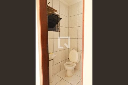 Casa para alugar com 80m², 2 quartos e 2 vagasBanheiro da sala