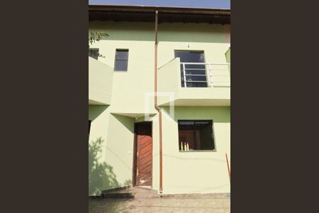 Casa para alugar com 80m², 2 quartos e 2 vagasFachada