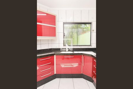 Casa para alugar com 80m², 2 quartos e 2 vagasCozinha