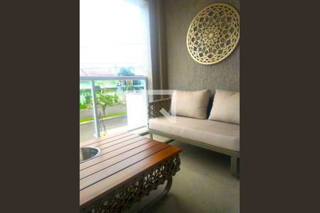 Casa à venda com 170m², 3 quartos e 2 vagas Casa à venda com 170m², 3 quartos e 2 vagasVaranda - Suíte