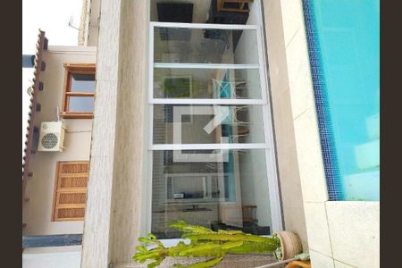 Casa à venda com 170m², 3 quartos e 2 vagas Casa à venda com 170m², 3 quartos e 2 vagasPátio