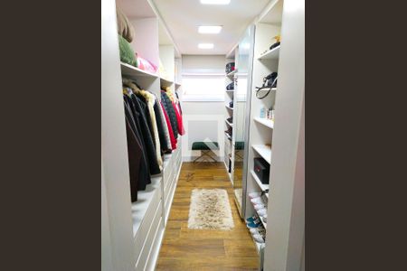 Casa à venda com 170m², 3 quartos e 2 vagas Casa à venda com 170m², 3 quartos e 2 vagasSuíte - Closet