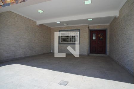 Casa à venda com 170m², 3 quartos e 2 vagasFachada - Garagem