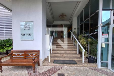 Apartamento à venda com 114m², 4 quartos e 2 vagasFachada e portaria